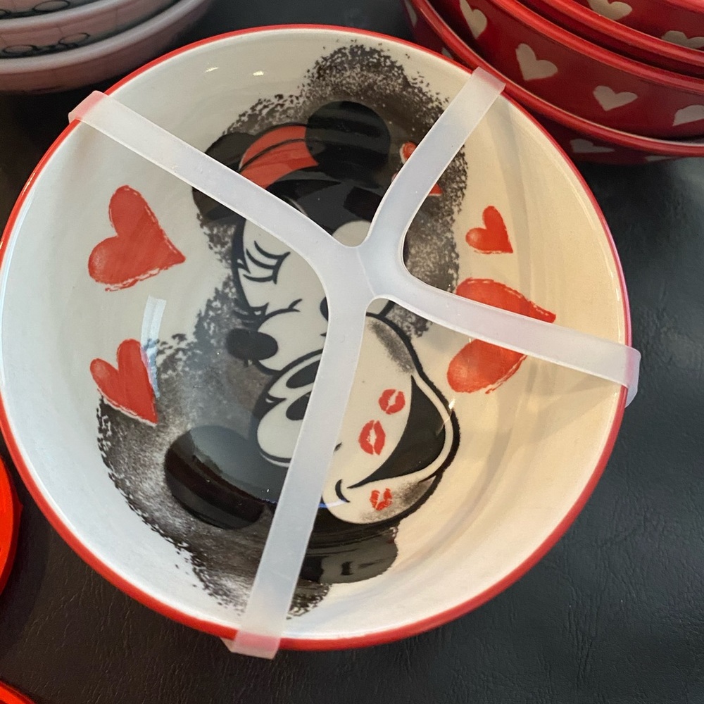 Mickey Mouse and Minnie Mouse kitchen items - Picture 7 of 16